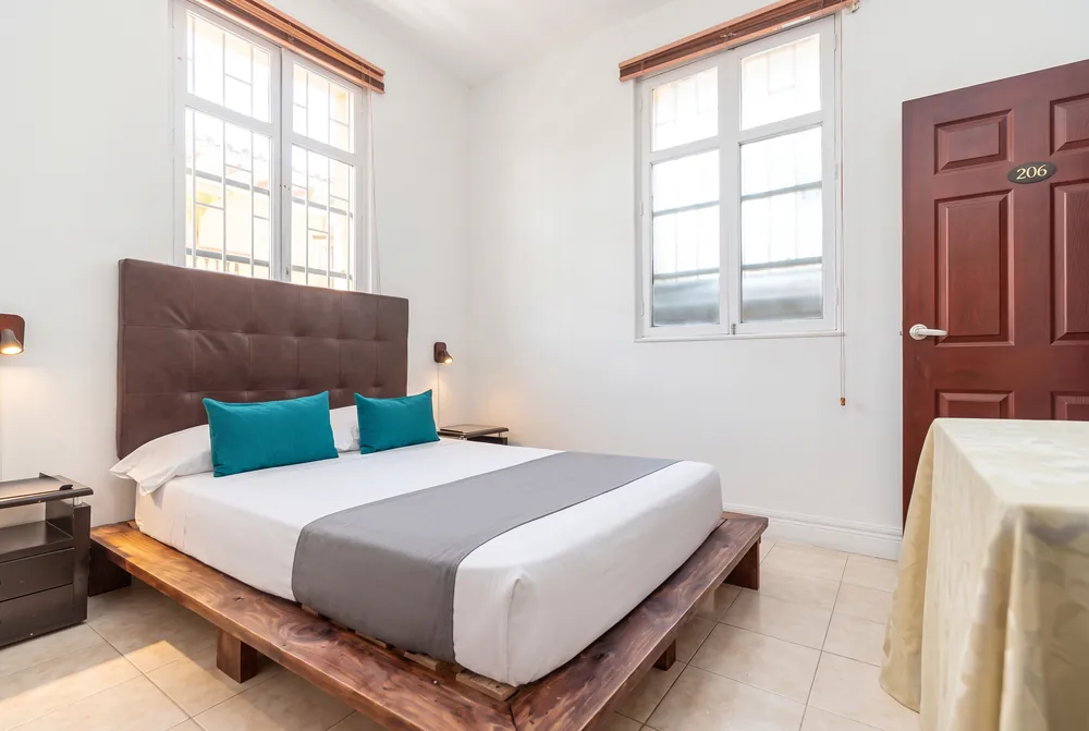 Habitación con ventanales